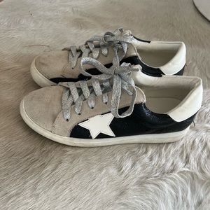Cute star shoes. Size 8